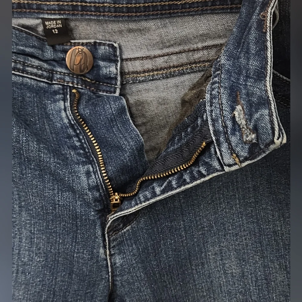 Nine West Women's Blue Jean Shorts Zip Close 5 Pocket Style Sz 12